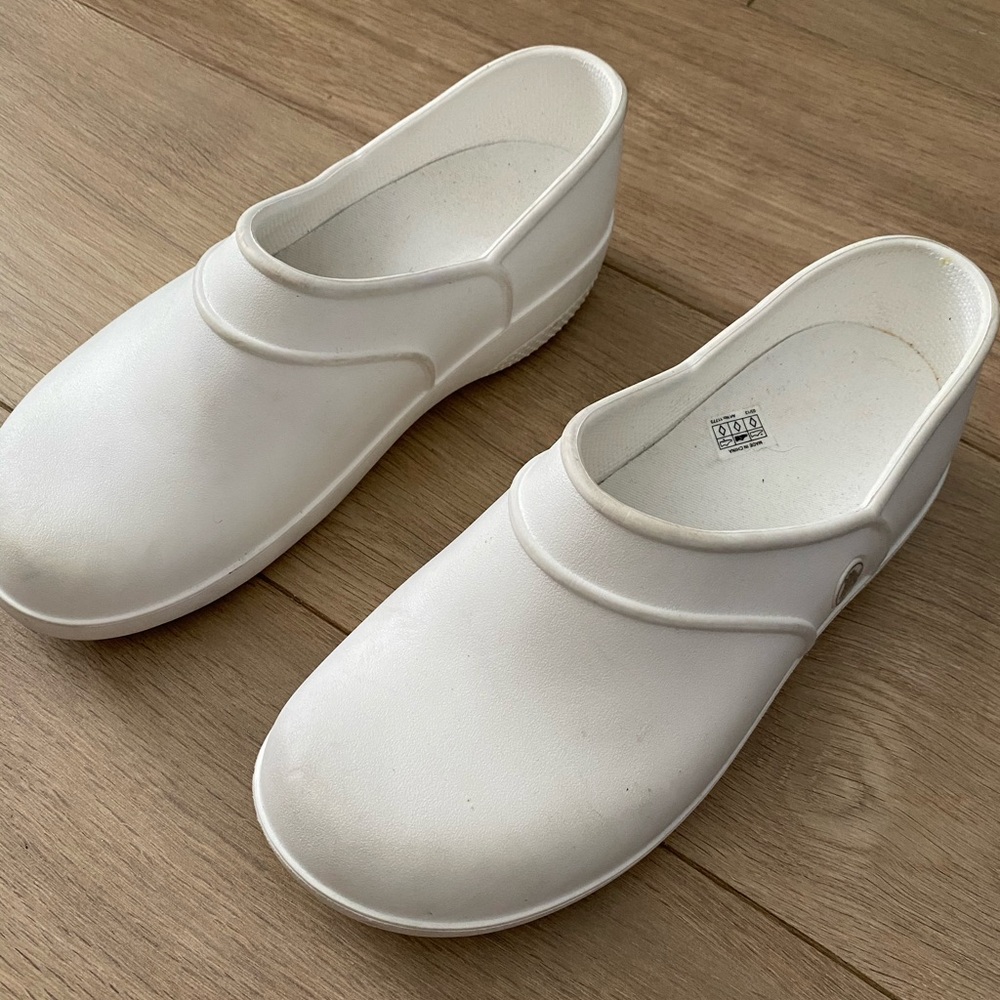 Crocs ❤️❤️ - Picture 2 of 2